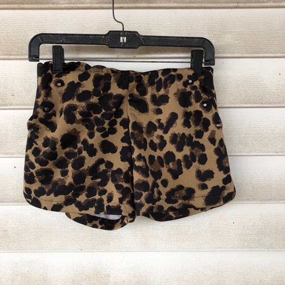 🚫SOLD🚫Studded leopard print shorts - Picture 2 of 7